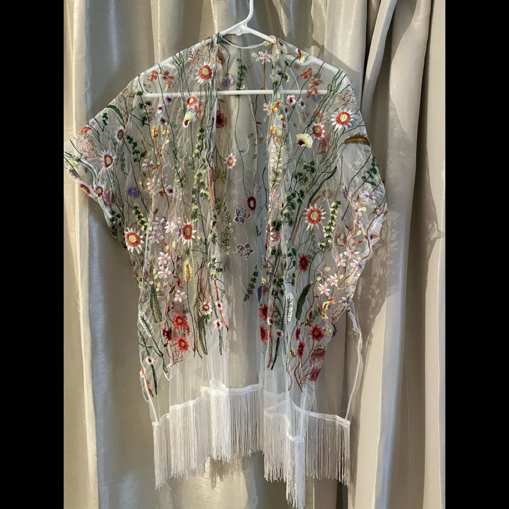BEAUTIFUL FLORAL SHEER KIMONO/TOP WITH FRINGE